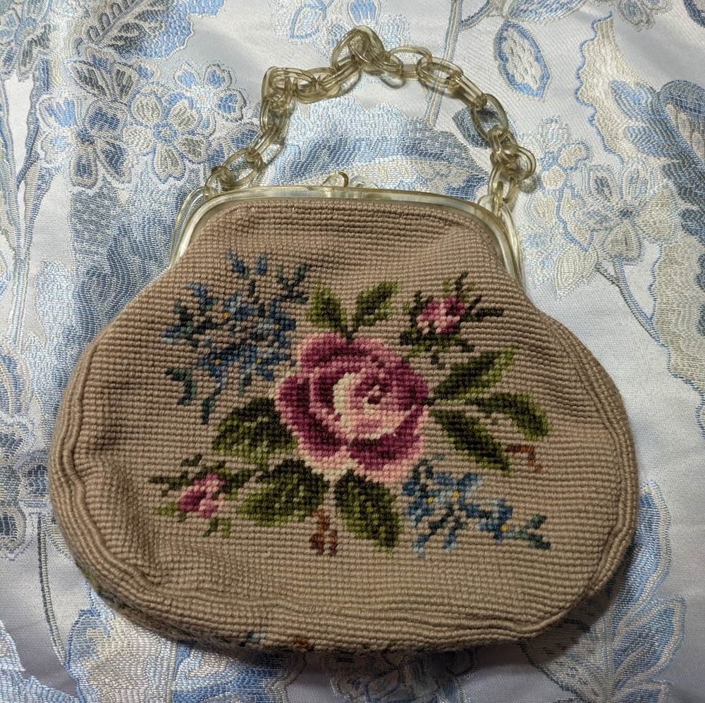Vintage 1950s needlepoint handbag